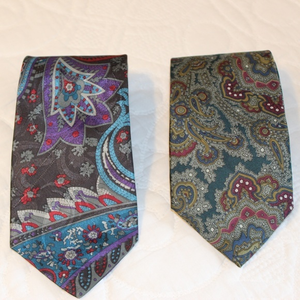 A Pair of Surrey Men's‎ Ties Floral 100% Silk